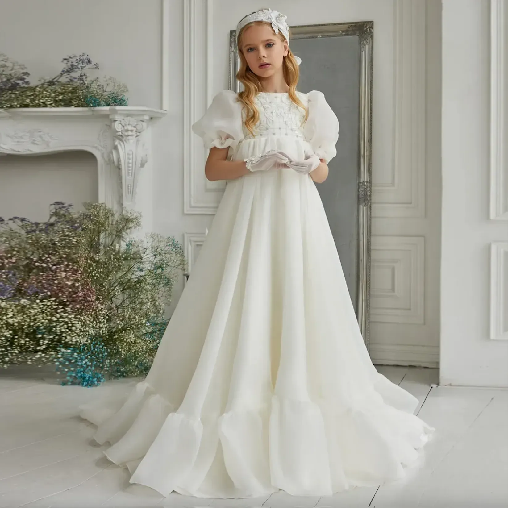 Vintage Elfenbein Blumenmädchenkleider für Hochzeit Puffy Kurzarm Kinder Erstkommunion Kleider Reffles Organza Kleinkind Taufkleid