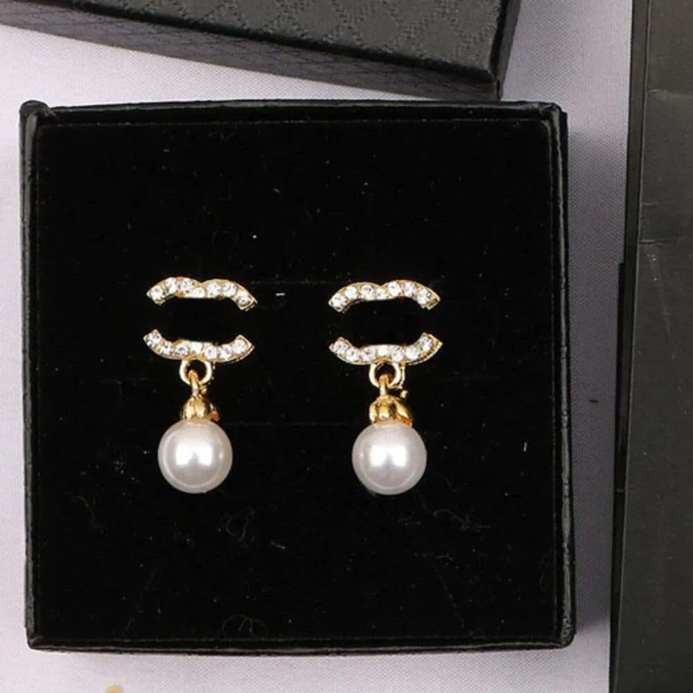 18K Gold Projektanci Marka Kolczyki Projektant Let Ear Stud Kobiety Kryształ Pearl Geometryczne kolczyki na przyjęcie weselne Akcesoria Er0008New Produkty