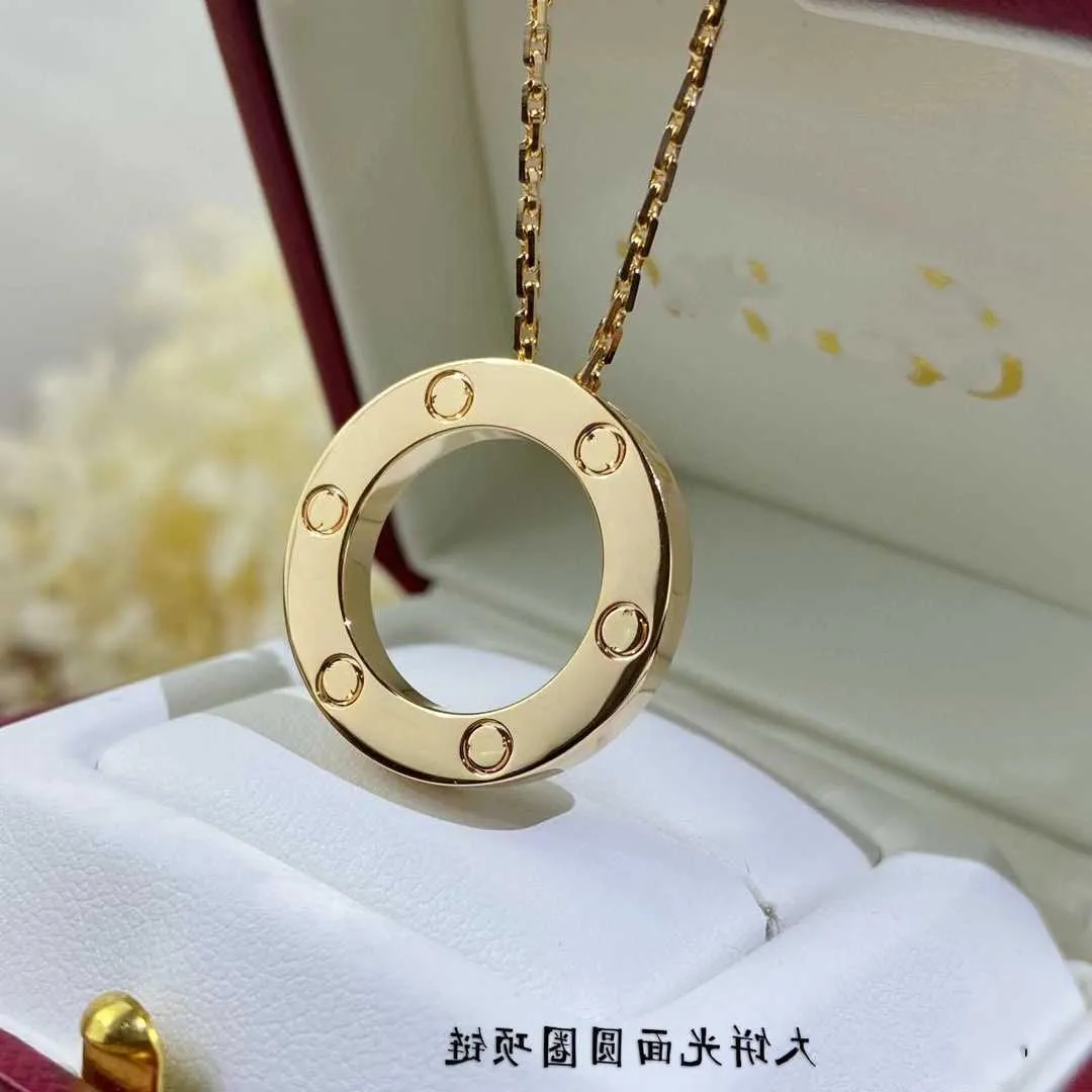 Klasyczne kasety pierścień fengxin okrągły ciasto podwójny naszyjnik dla damskiej lekki luksusowy temperament bez kolorów najlepsi przyjaciele 3870