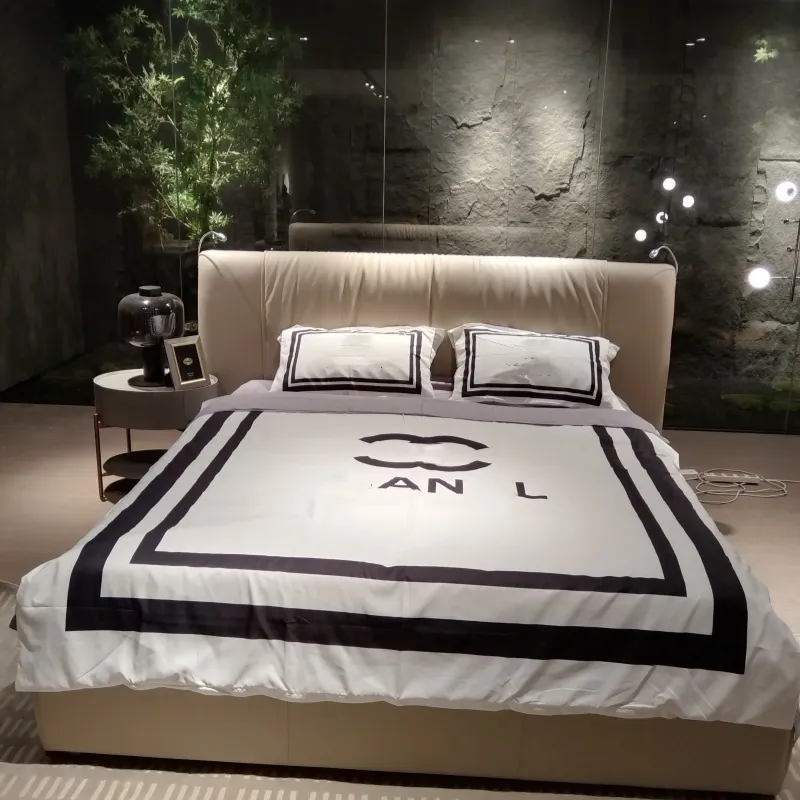 set di biancheria da letto di designset trapunta Letto a vento di grande marca di fascia alta quattro set di lusso leggero alto senso di atmosfera semplice set di lenzuola e trapunta marchio di moda cappello da letto