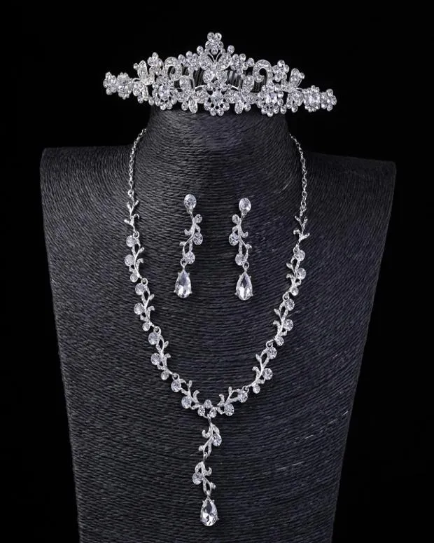 Geweldige bruidssieradenset sprankelende driedelige kroonoorbel ketting sieraden bruiloft accessoires voor dames6722765
