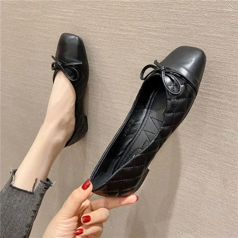 2024 Autumn Shoes 694 Kvinnors singel Casual doft grunt mjuk botten Black Professional Joker Flat 971