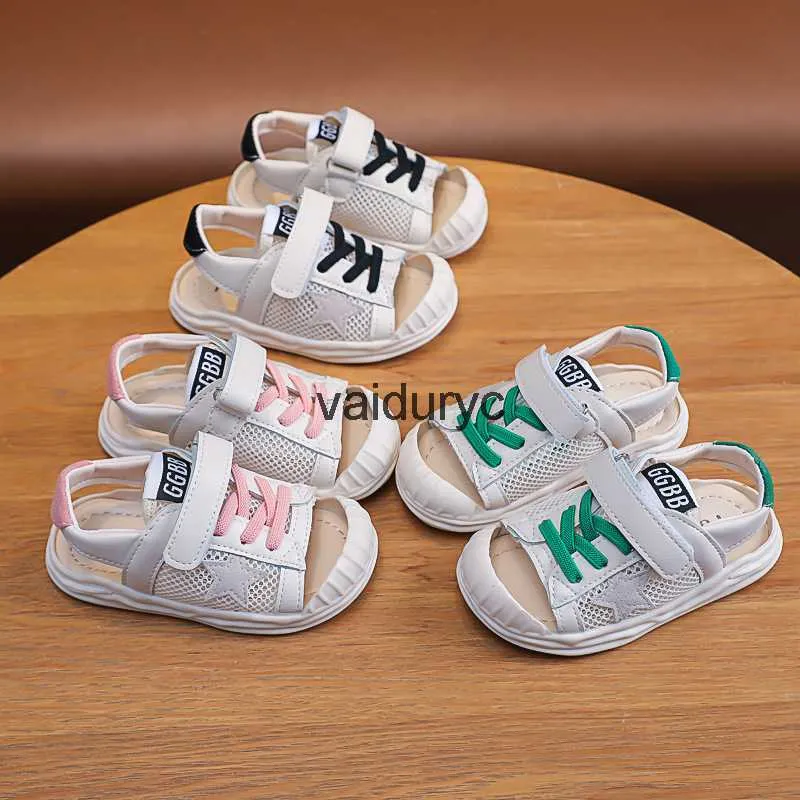 Sandaler barnsandaler 2022 Ny sommar Baotou Girls Baby Casual Beach Shoes Soft Soled Boys Non Slip Childrens Shoesh240307