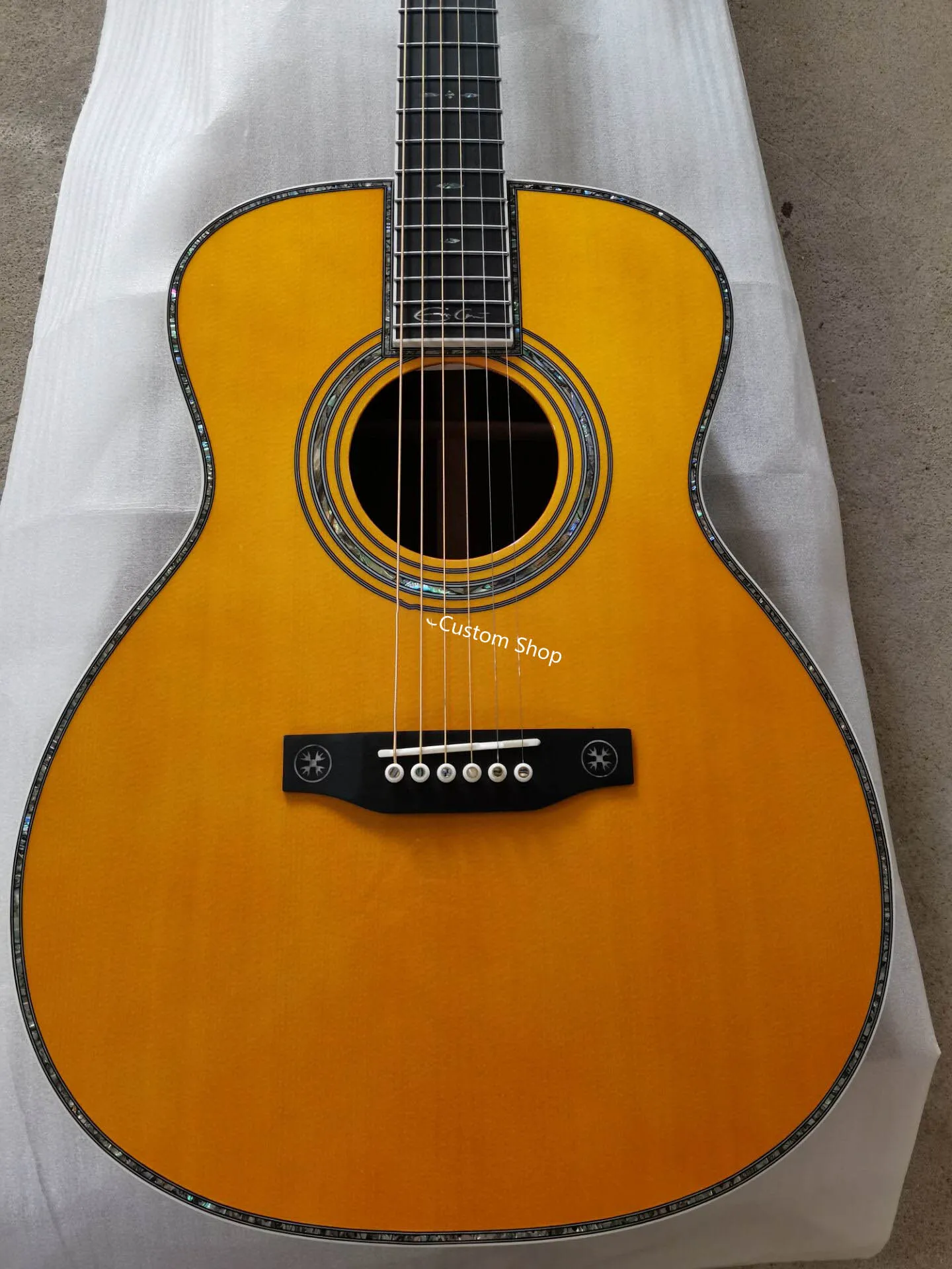 High Quality Acoustic Guitar with Spruce Top, Latest Model, 39 Inch, Om42 Series