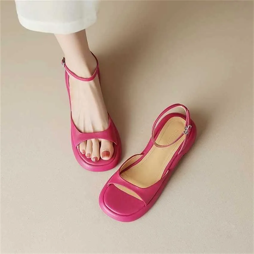 Sandales à bout rond à bout ouvert pour les femmes Sandale d'été en cuir souple épais talon confortable Chaussures de plage léger polyvalente décontractée 240228