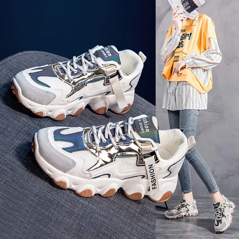 Runningskor Kvinnor vår och hösten 2024 Nytt populärt andningsbart mångsidigt Casual Tjock Sole Little White Sports Trend Sneakers Womens