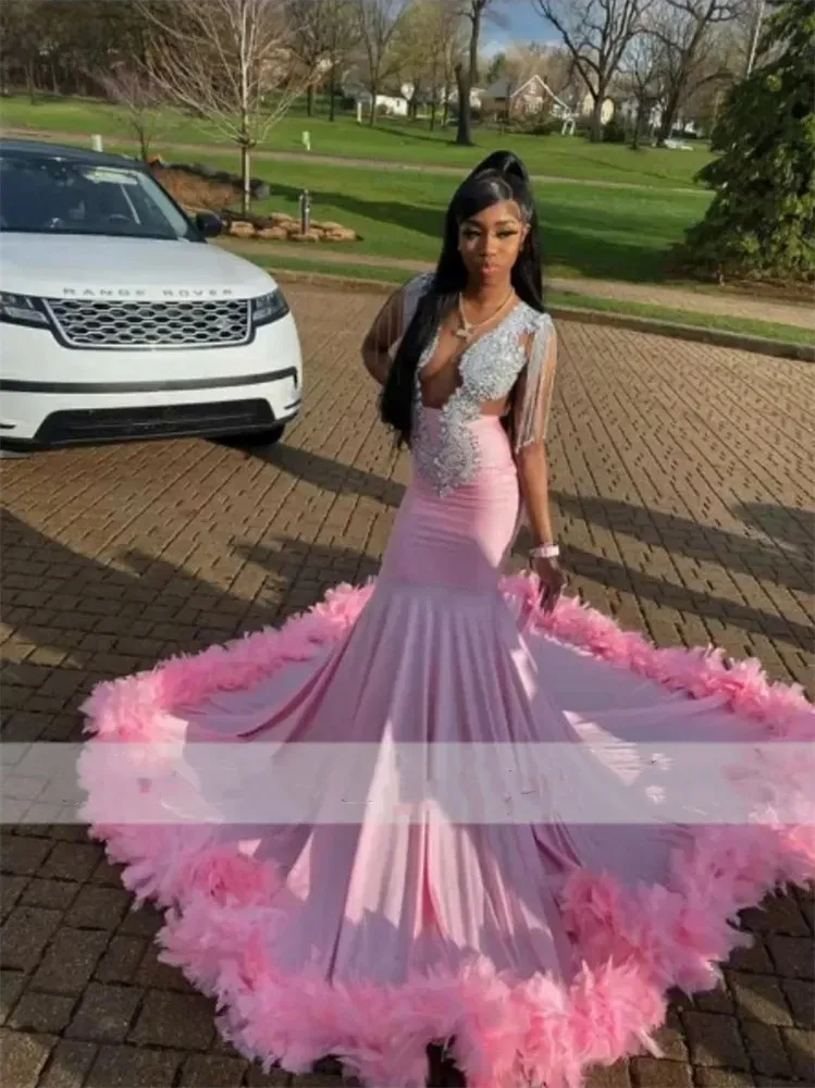 Abiti da ballo a sirena con collo trasparente in velluto rosa Abiti da ragazza neri con piume e nappe con perline Abito da festa di compleanno Elegante abito formale