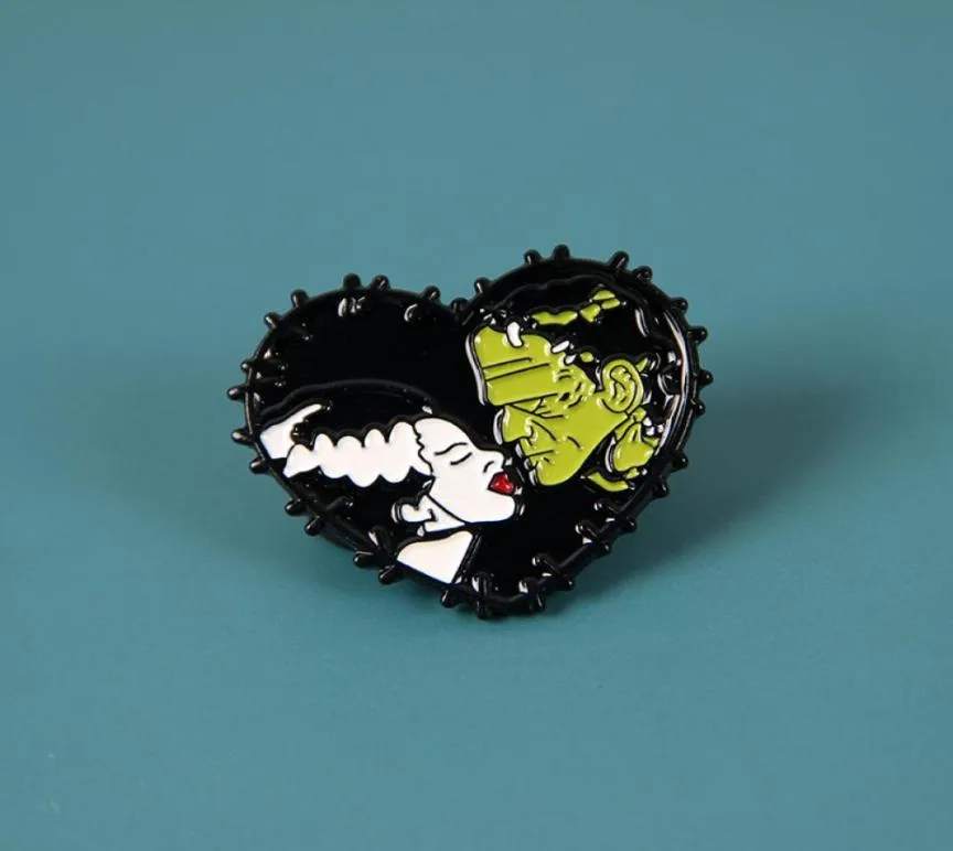 Sweet Love Bride Emamel Pin Heartshaped Badge Movie Frankenstein Fan Collection Gift Personlighet Par Juvelery1006193