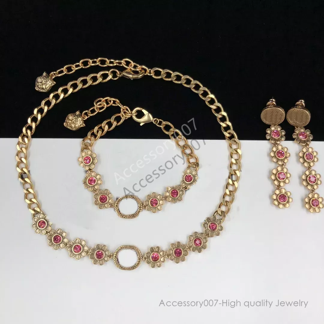 Designer smycken armelettop lyxig designer halsband för kvinnliga produkter mässing halsband kvalitet 18k guld armband mode smycken leverans