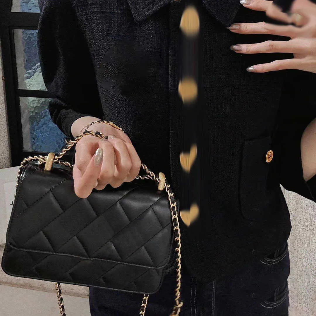 Chain black purse hotsell