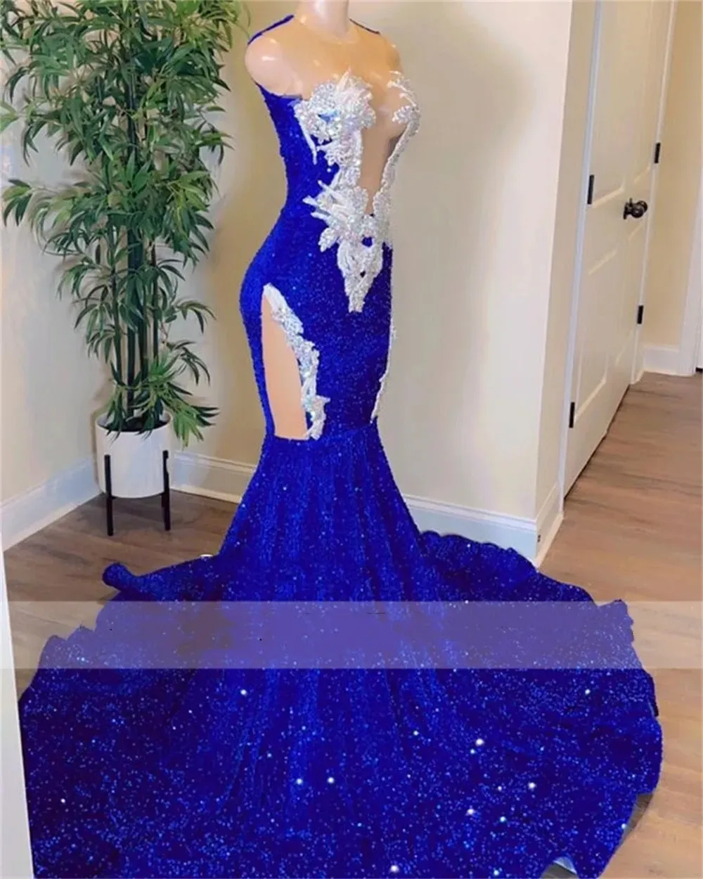 2024 Elegant Blue Sequin Mermaid Long Prom Dresses For Black Girls Sheer Neck Plus Size Sweep Train Formal Evening Occasion Gowns