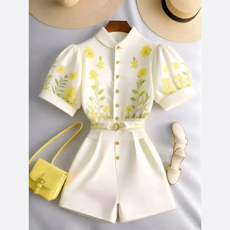 Kurze, maßgeschneiderte Hose, Retro-Hemd mit bedruckten Ärmeln, Bluse mit Puffärmeln, koreanische Oberteile, 2-teilige Sets, weiße Anzüge 240229