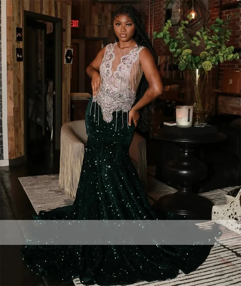 Sparly Dark Green Sukienki balowe 2024 dla czarnych dziewcząt gliter koraliki dhinestones frędzle cekiny imprezowe suknię wieczorową