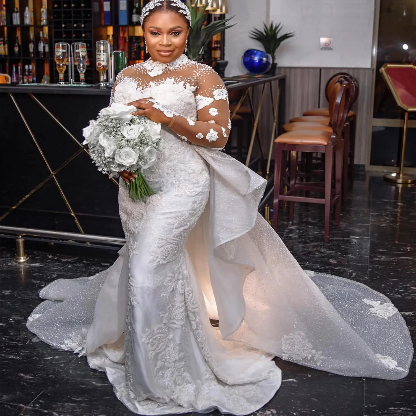 2024 Arabic Aso Ebi Plus Size White Lace Beaded Wedding Dress Detachable Train Sheer Neck Bridal Gowns Dresses