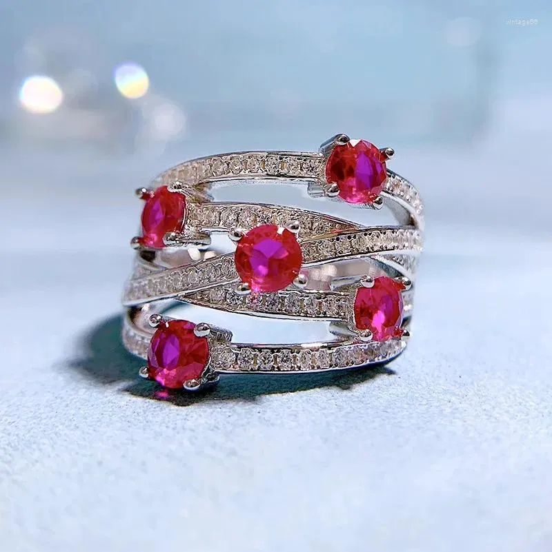 حلقات الكتلة الربيع Qiaoer الفاخرة 925 Sterling Silver Ruby Ruby High Carbon Diamonds Gemstone Gemstone Fine Jewelry Party Women Ring