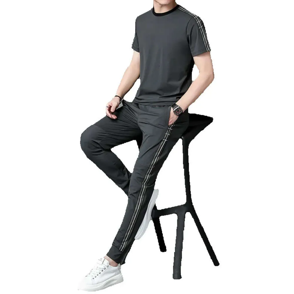 Men's Casual Sports Set, Summer New Middle and Young Men's Round Neck Short Sleeved T-shirt and Pants, Two-piece Set, One for Hair Replacement