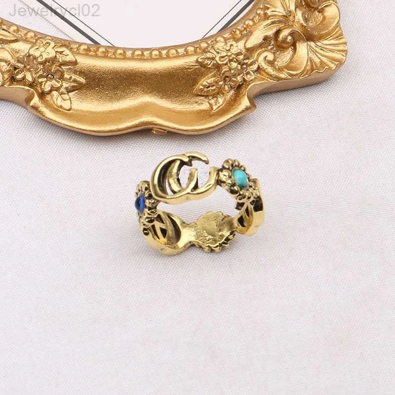En kaliteli 18K Altın Kaplama Marka Mektup Bant Halkaları Erkek Kadınlar Moda Tasarımcı Mektupları Turkuaz Kristal Metal Daisy Ring Mücevherat Bir boyutta8cmy