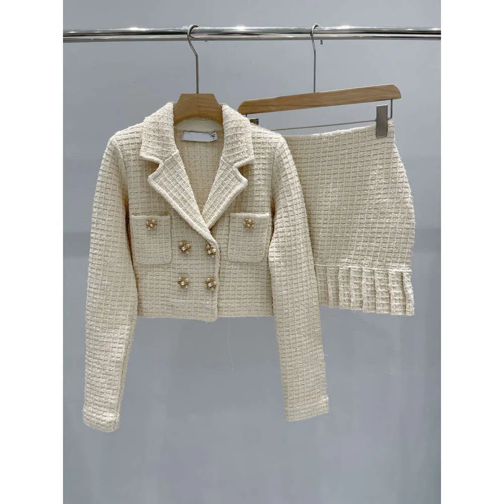 Büro-Damen-Stil, Premium-Neuheit, 2024, klassisches schwarzes Temperament, exquisiter, kleiner, duftender Stil, gestricktes Langarm-Oberteil, schwarz-beige Jacke für Frauen FZ2403073