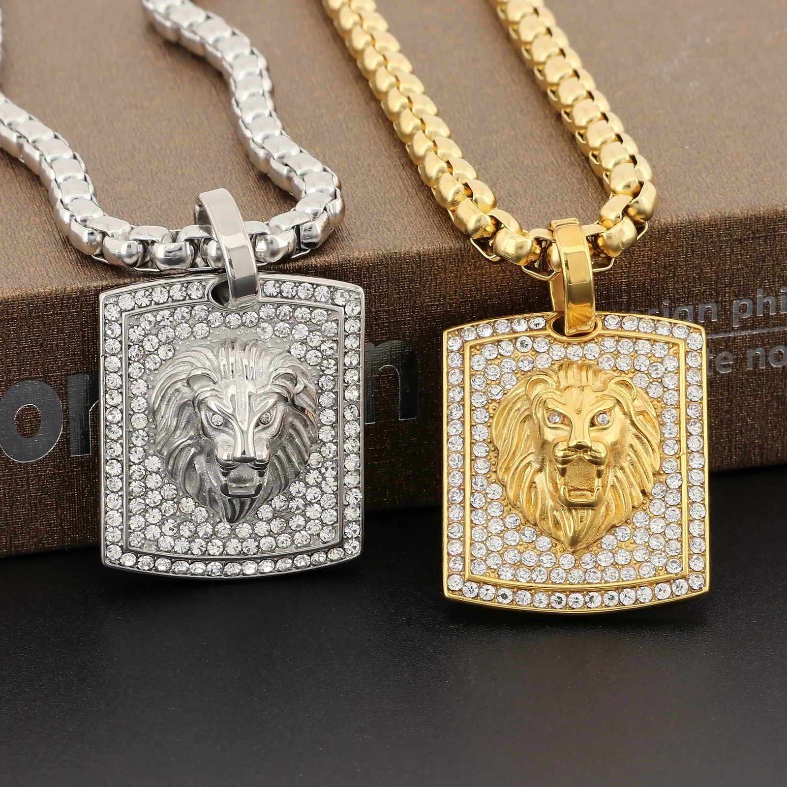 Lyxigt rostfritt stål Rhinestone Drills Dog Tag Biker Lion Pendant Necklace Chain 24 '' för Mens Women Bling