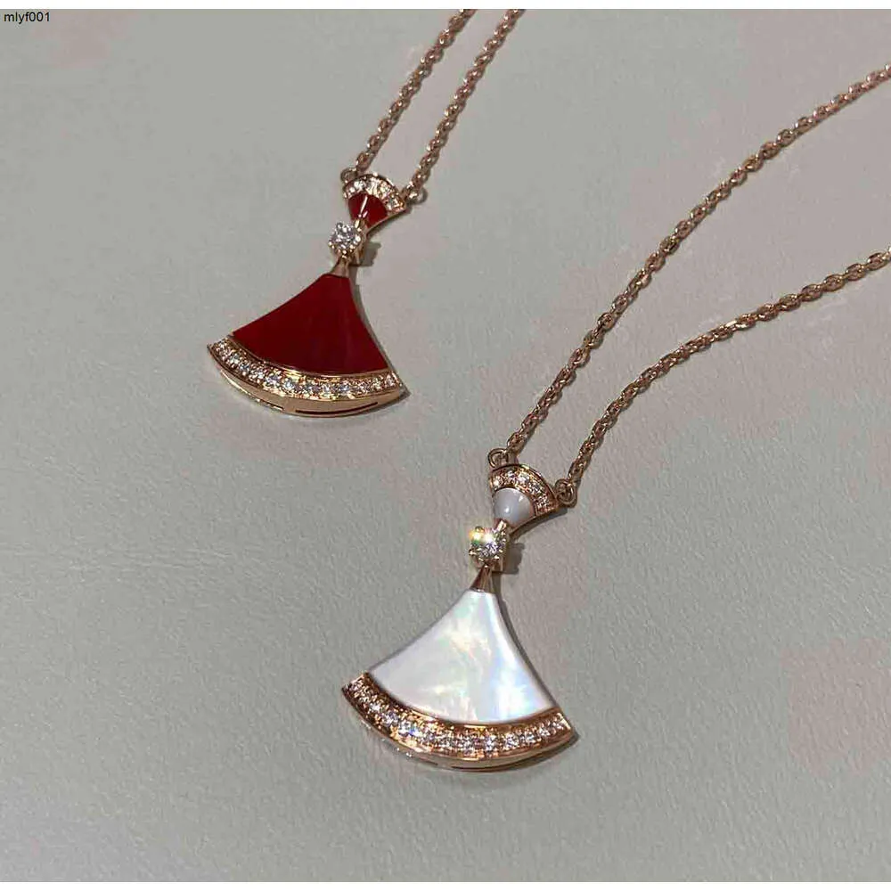 Real Gold Material Special Fan Shape Desgin Pendant Necklace with Diamond and Nature Shell Beads Red Agate Style Have Certificate and Box Packing