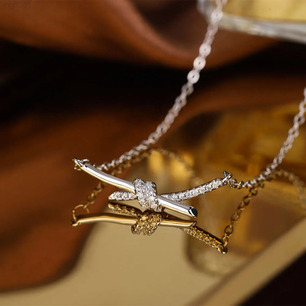 Högkvalitativ halsbandsdesigner för Woman Classic 18K Gold Plated Necklace Europe America Fashion Knot Diamond Necklace Wedding Party Valentine Day Gifts
