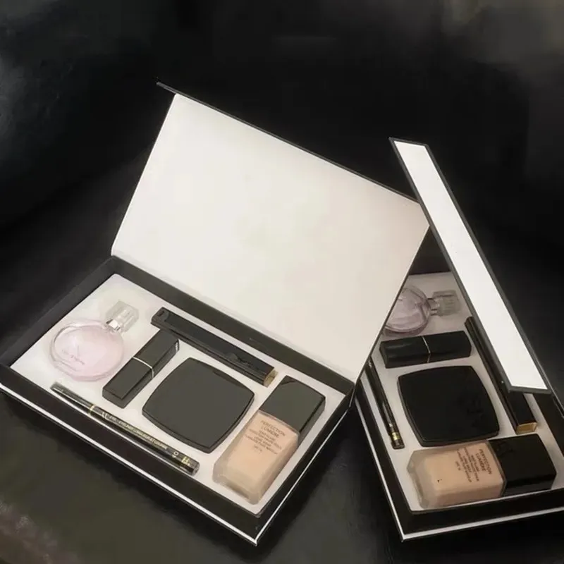 Luxo High End Designer Box Makeup Set 15ml Perfume Batons Eyeliner Mascara Foundation 6pcs com caixa Lips Cosmetic Kit para Mulheres Presente Entrega Rápida