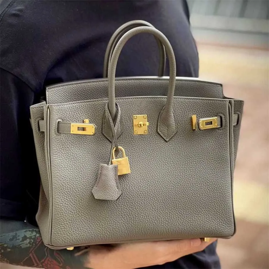 70 % Factory Outlet Off Bag Damentasche aus Rindsleder mit Litschi-Maserung und goldener Schnalle, großes Fassungsvermögen, vielseitige Handtasche für Pendler im Angebot
