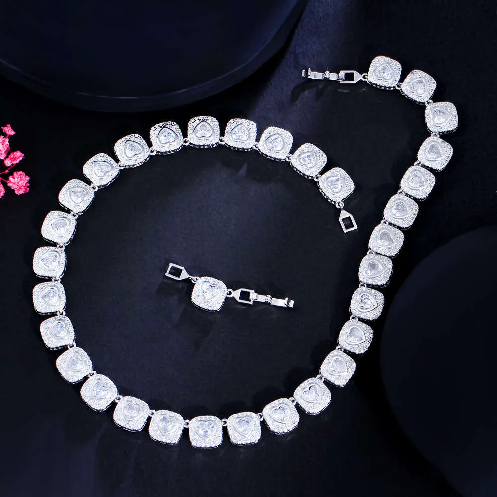 Collana robusta di lusso con zirconi cubici bianchi a forma di cuore d'argento color argento per gioielli da sposa da donna