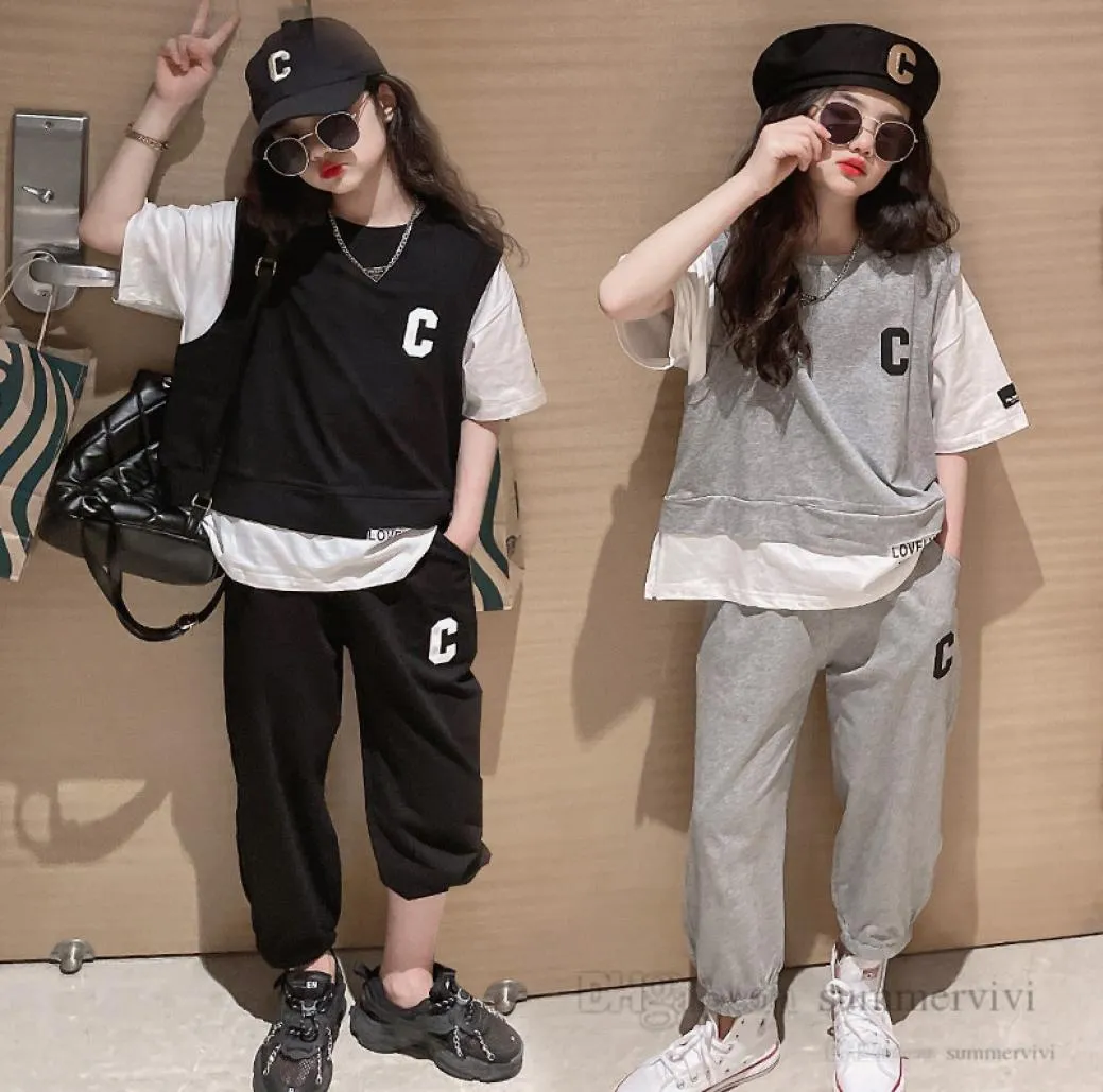 Fashion big kids letter sports clothes sets old girls smiling face printed short sleeve Tshirtloose pants 2pcs children casual o1442661