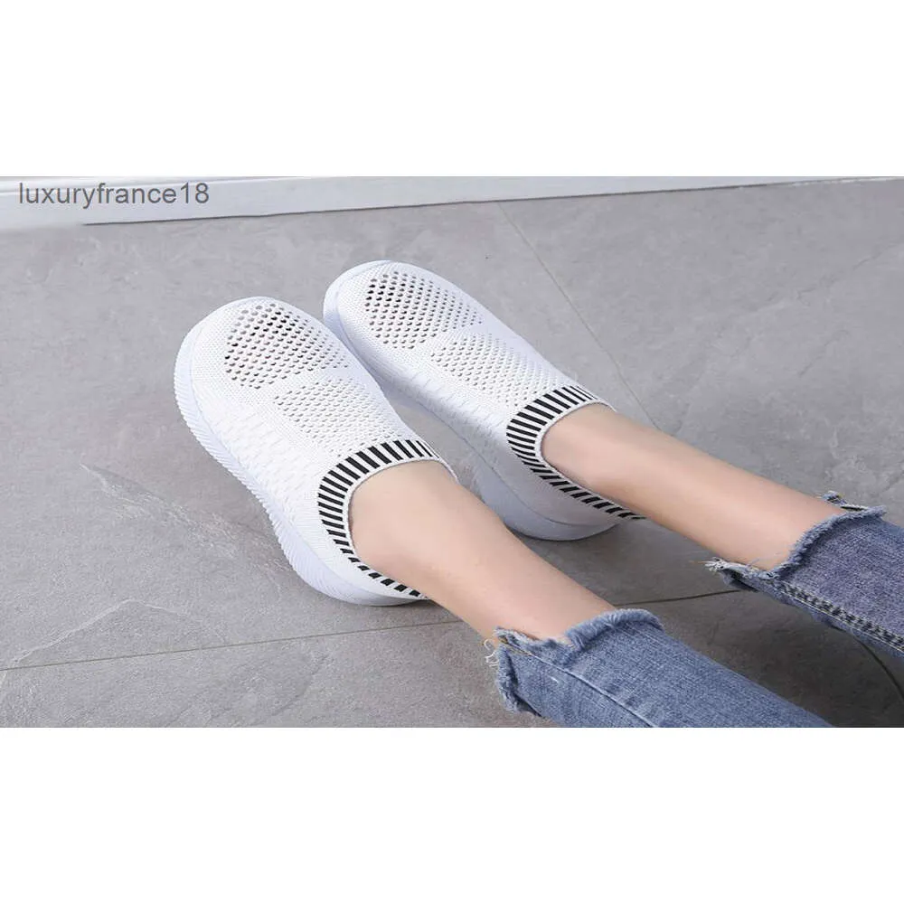 Scarpe da passeggio basse unisex Scarpe da ginnastica traspiranti in mesh casual Slip on Scarpe da tennis sportive da corsa taglia 40473279613