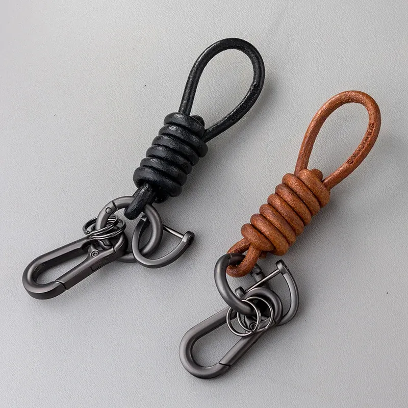 Ankomst Handgjorda vintage Designer Keyring Leather Key Chains för Mens Car Auto KeyFob Promotional Present till salu 240301