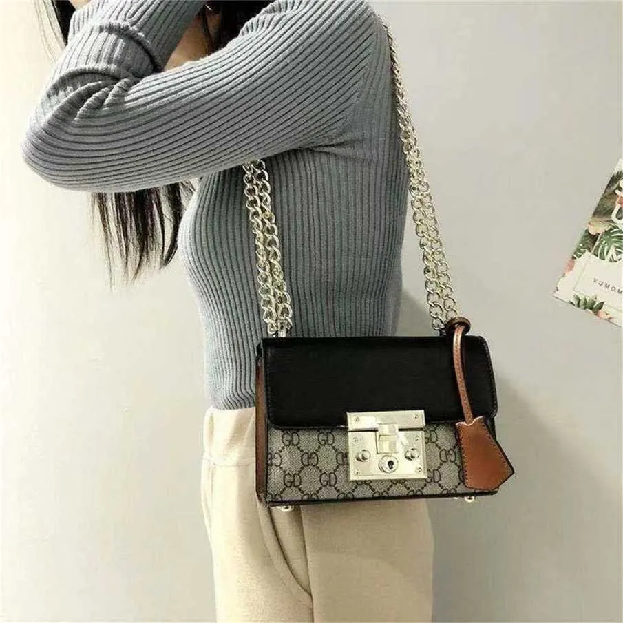 % 70 fabrika çıkışı Fiziksel kadınlardan gerçek deri kutu çift zincirli bir crossbody küçük kare satışta