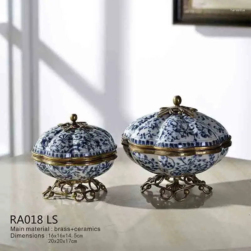 Garrafas decoração antiga casa de luxo cerâmica porcelana com latão azul e branco mesa tanque de armazenamento real para caixa de jóias