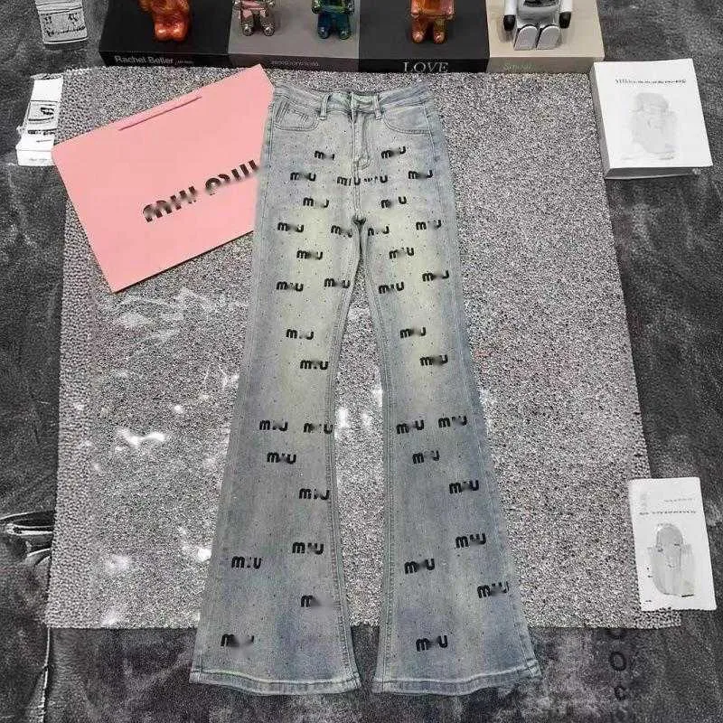 Designer Mi24 Springsummer New Fashionable and Fashionable Full Print Hot Diamond Decorative Washed Old High midje denim Horn Pants Kxni