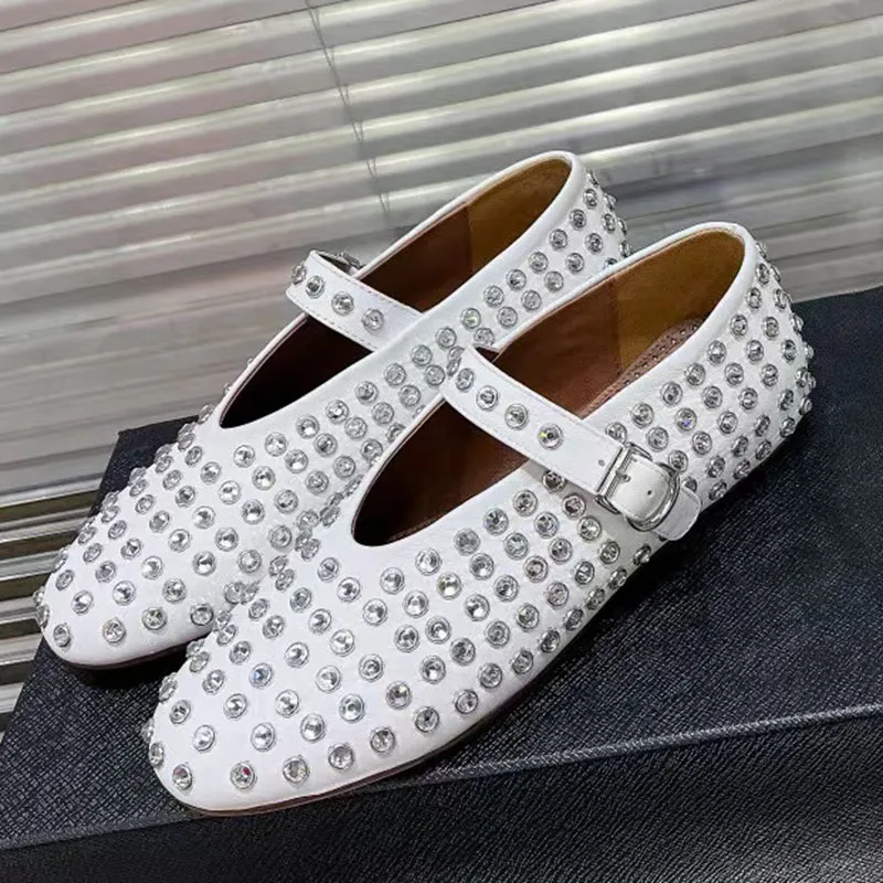 Venda quente mulheres sapatilhas designer de pista de alta qualidade couro genuíno senhoras rebite decoração deslizamento no exterior andando sapatos causais macios e confortáveis