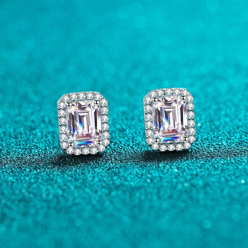 925 Sterling Silver Emerald Cut smycken Western Girls Moissanite Cluster Earring 4 Carat Big Square Diamond