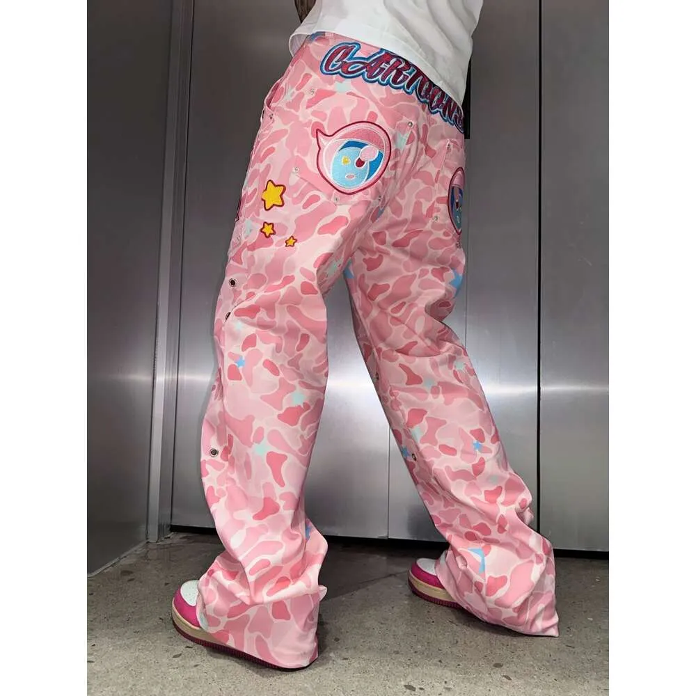 DHgate.com:2023 New Design Pink Camouflage Embroidered Jeans