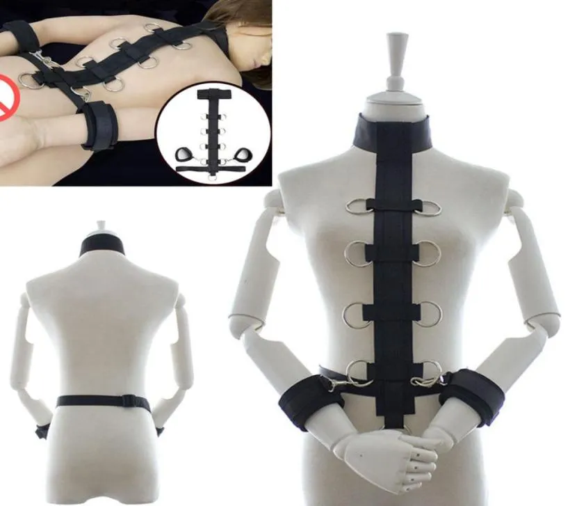 BDSM Bondage Manette Giocattoli Cintura regolabile Bondage in nylon con anelli in metallo Serrature Restrizioni Giocattoli adulti del sesso per le donneMan1500721