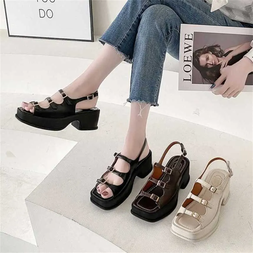 Heiße römische Sandalen Plattform Keile Frauen Frühling Sommer Dicke Soel Open Toe Casual Schnalle High Flip Flop Sandles Heels 240228