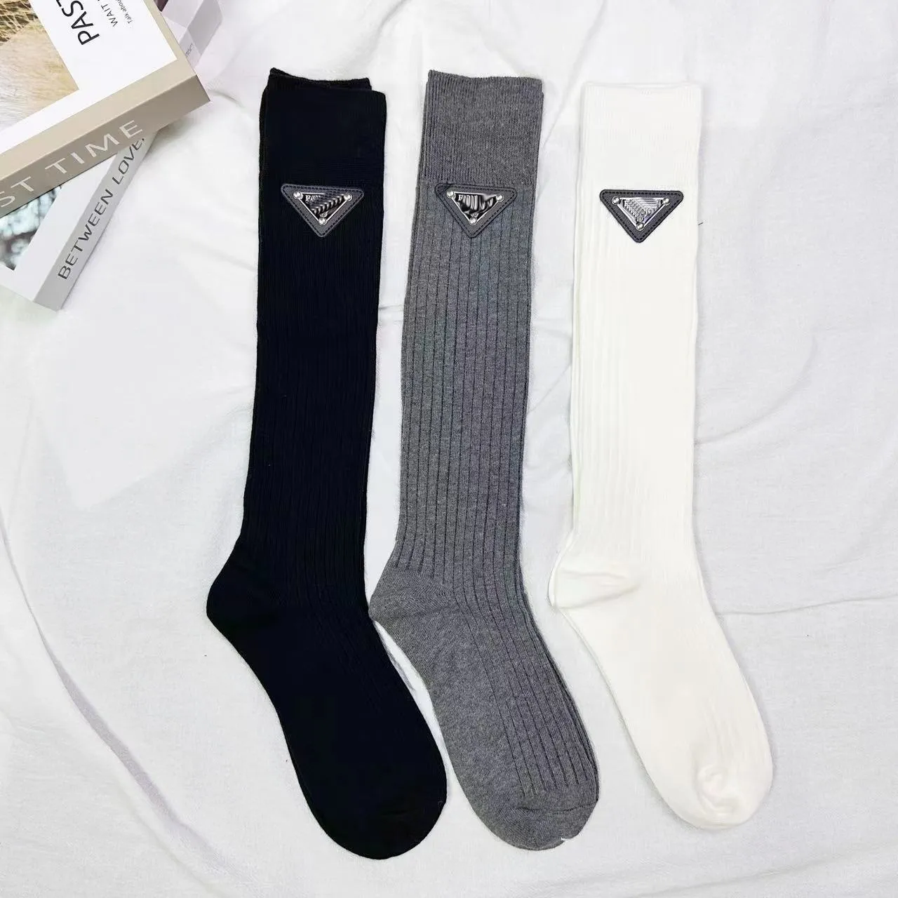 Socks Designer Luxury Letter Triangle Fashion Iron Standard Autumn and Winter Pure Cotton High Tube Socks 4 Par 2024 Weed Elite Branded