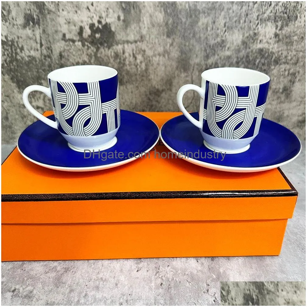 Mugs Runway Design 120 ml Bone China Coffee Cups and Saucers Table Seary Plates Rätter eftermiddag TEA Drinkware 230817 Drop Delivery Dhnjl