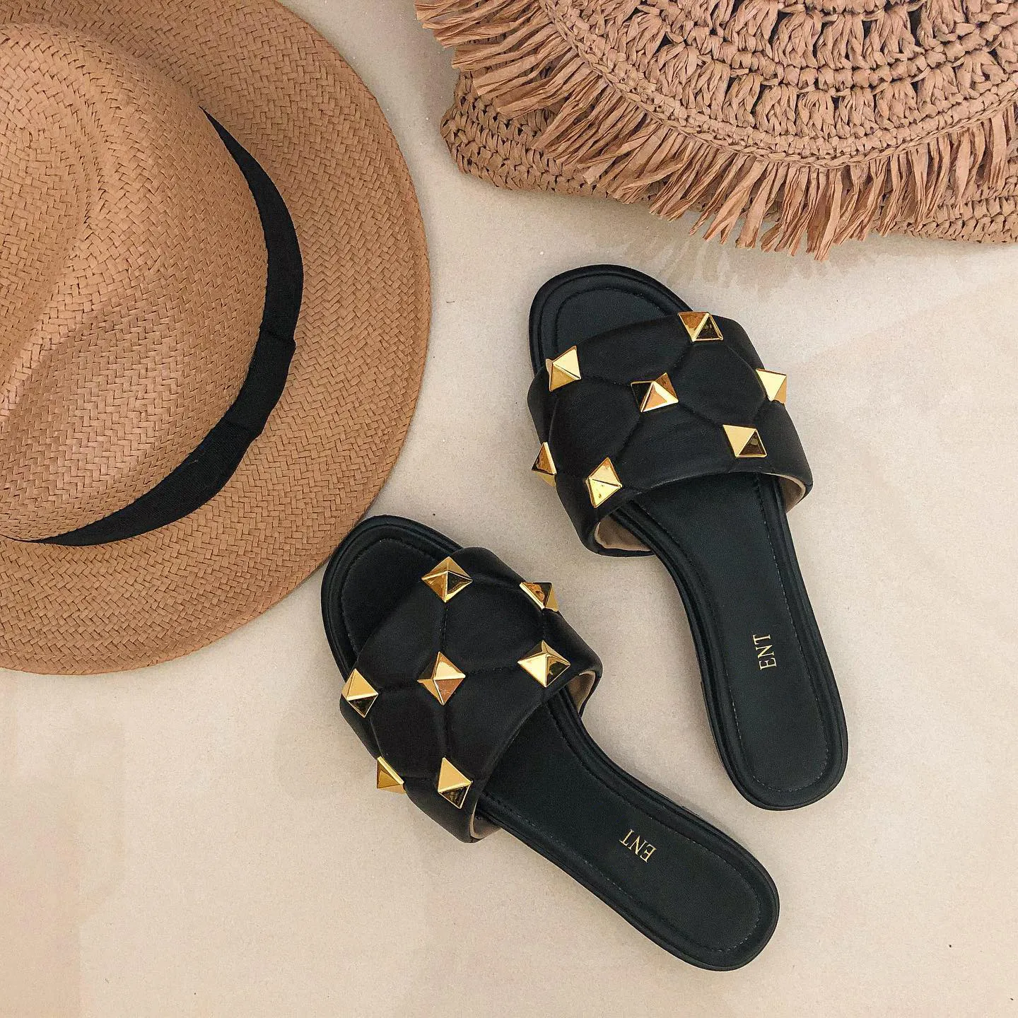 Moda quilting sexy chinelo mule romano stud sliders sandália luxos sapatos casuais rebite ao ar livre verão praia couro plana designer slide preto branco mocassim caixa de presente