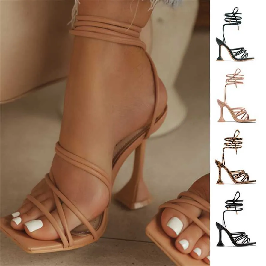 Stilvolle Frühlings -Sommer -Slipper Sandalen Plattform Schwarze Flip Flops für Frauen High Heels Dünne Hochzeitsschuhe Frauen Knöchelgurt Keile Fenty Rutschen 240228