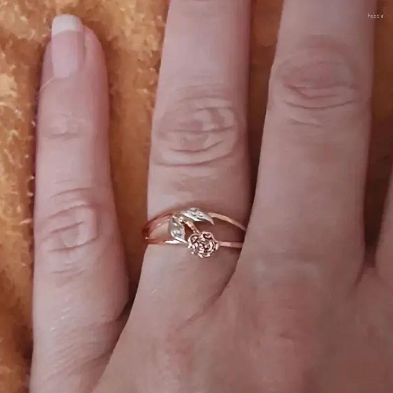 Cluster Rings Huitan Two-Tone Rose Finger Ring For Women utsökta blommatillbehör gåva unga flickor uttalande smycken droppe