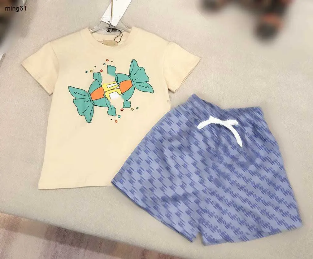 Chándales para niños de marca Conjunto de camiseta para bebé opcional multicolor Tamaño 100-160 CM Conjunto de dos piezas Camiseta y pantalones cortos para niños con estampado de patrones de caramelo 24 de marzo