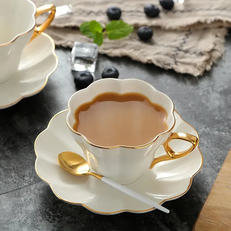 Keramik-Kaffeetasse aus Knochenporzellan mit eleganter Blume und Untertasse, weißes Porzellan, Phnom Penh, Büro, Teetasse, Heimcafé, Espressotasse 240222