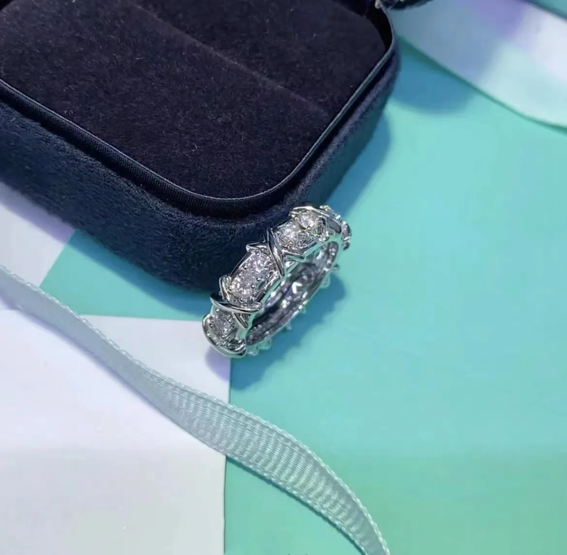 Silverdesigner ringförlovningsringar för kvinnor lyxiga smycken för kvinnor med Box Rose Gold Cross Diamond Ring Fashion Jewelys Size 5-9 Top Moissanite Ring