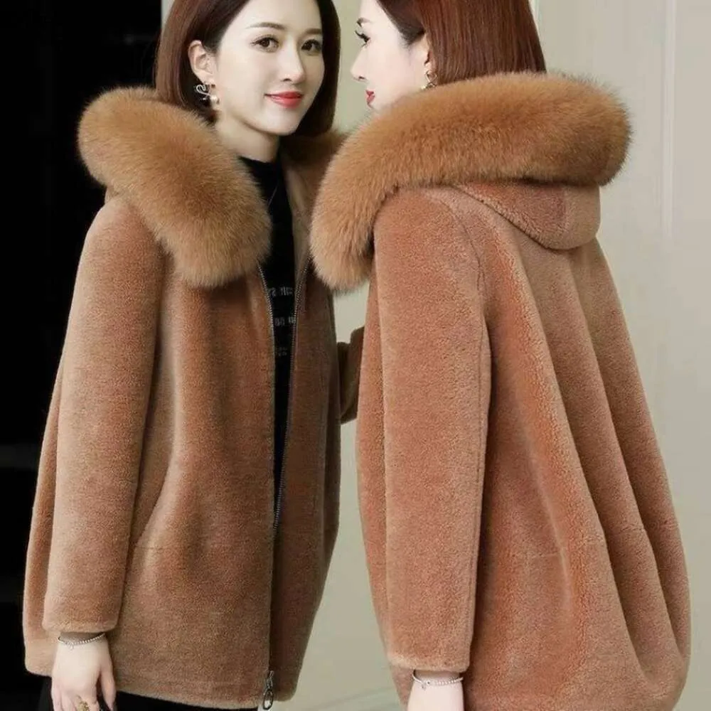 Nouveau mouton polaire femmes vêtements d'hiver agneau cheveux Haining granulé intégré fourrure de renard herbe manteau court 420295