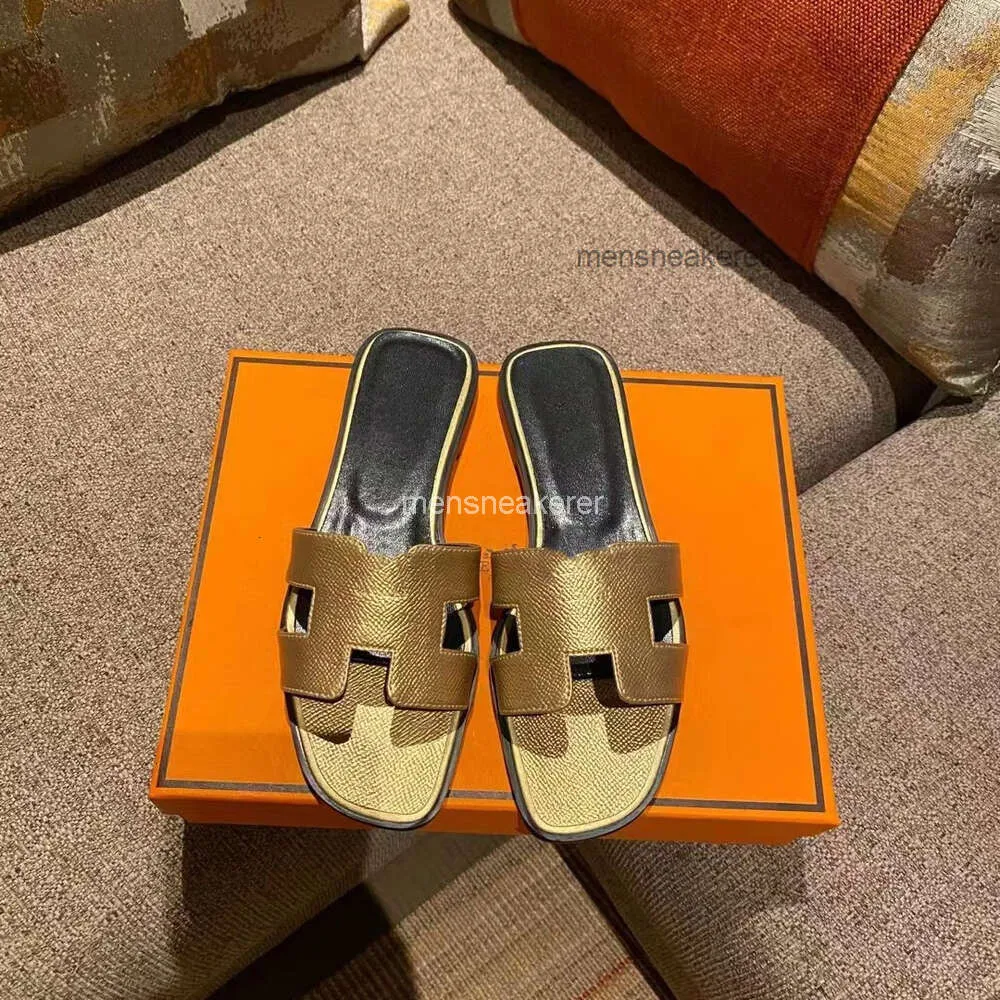 Word Lady H Designer Sipper Sandals Oranss Nowe damskie 2024 Lady Classic Skórzowe Kapcie sandałowe Letnie podmorki Rozmiar Rozmiar jeden wszechstronny płaski dół C4AS