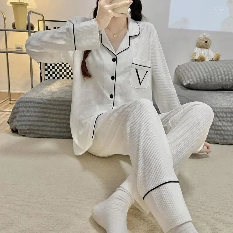 Kvinnors sömnkläder 2024 Spring Autumn Big V Luxury Design Pyjamas Cotton Coman Solid Color Lape Home Clothing Set Loungewear